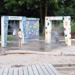 Wasserbereich mit Duschen auf dem Spielplatz im Tapachtal - Landschaftsarchitektur Stuttgart